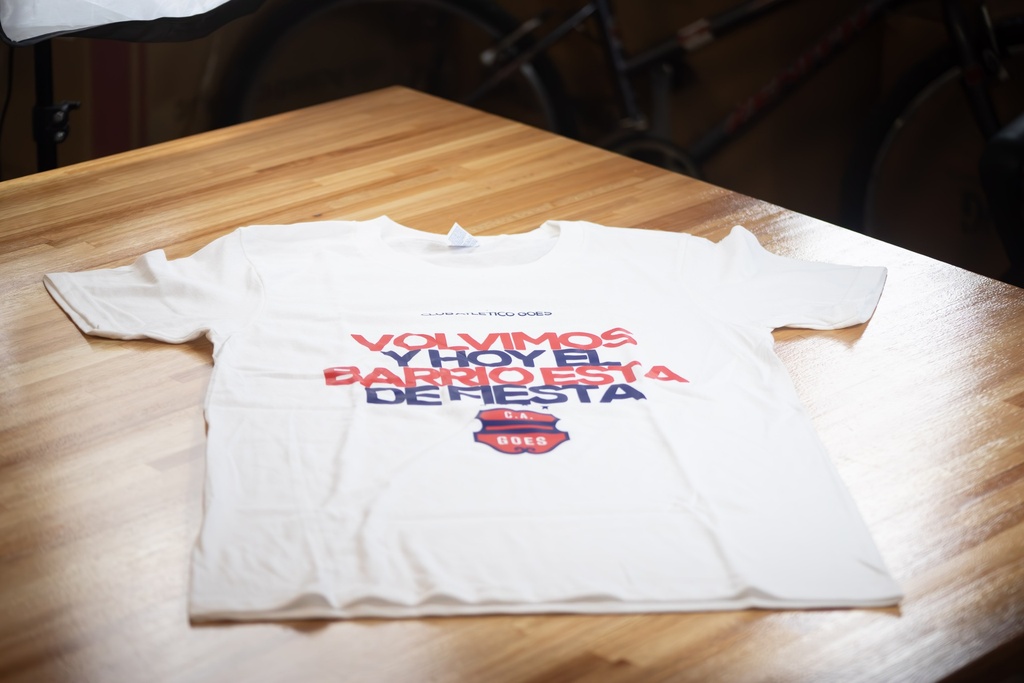 Remera "VOLVIMOS" en BLANCO para Menores